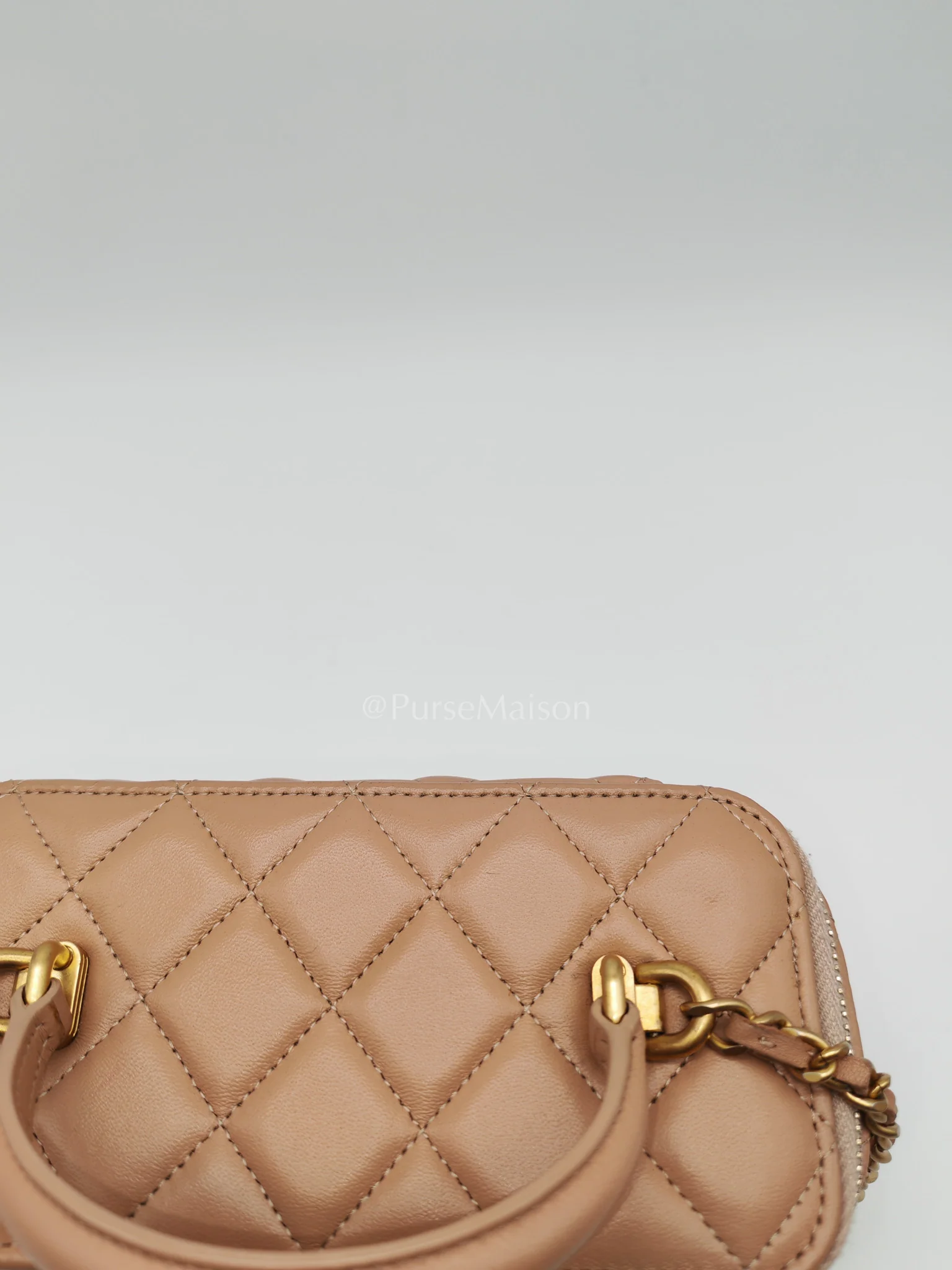 Chanel Vanity Case Top Handle Beige in Quilted Lambskin Leather and Aged Gold Hardware Series 31 - Image 32
