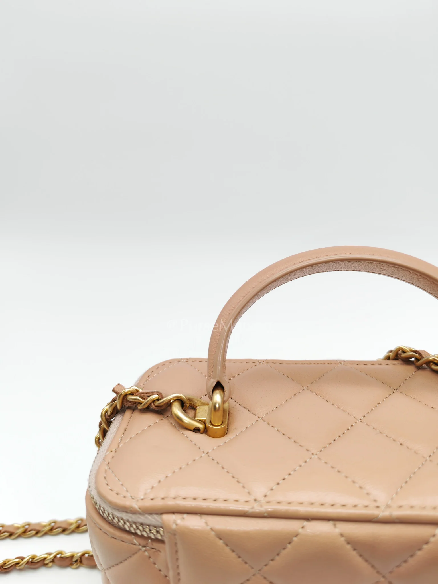 Chanel Vanity Case Top Handle Beige in Quilted Lambskin Leather and Aged Gold Hardware Series 31 - Image 40
