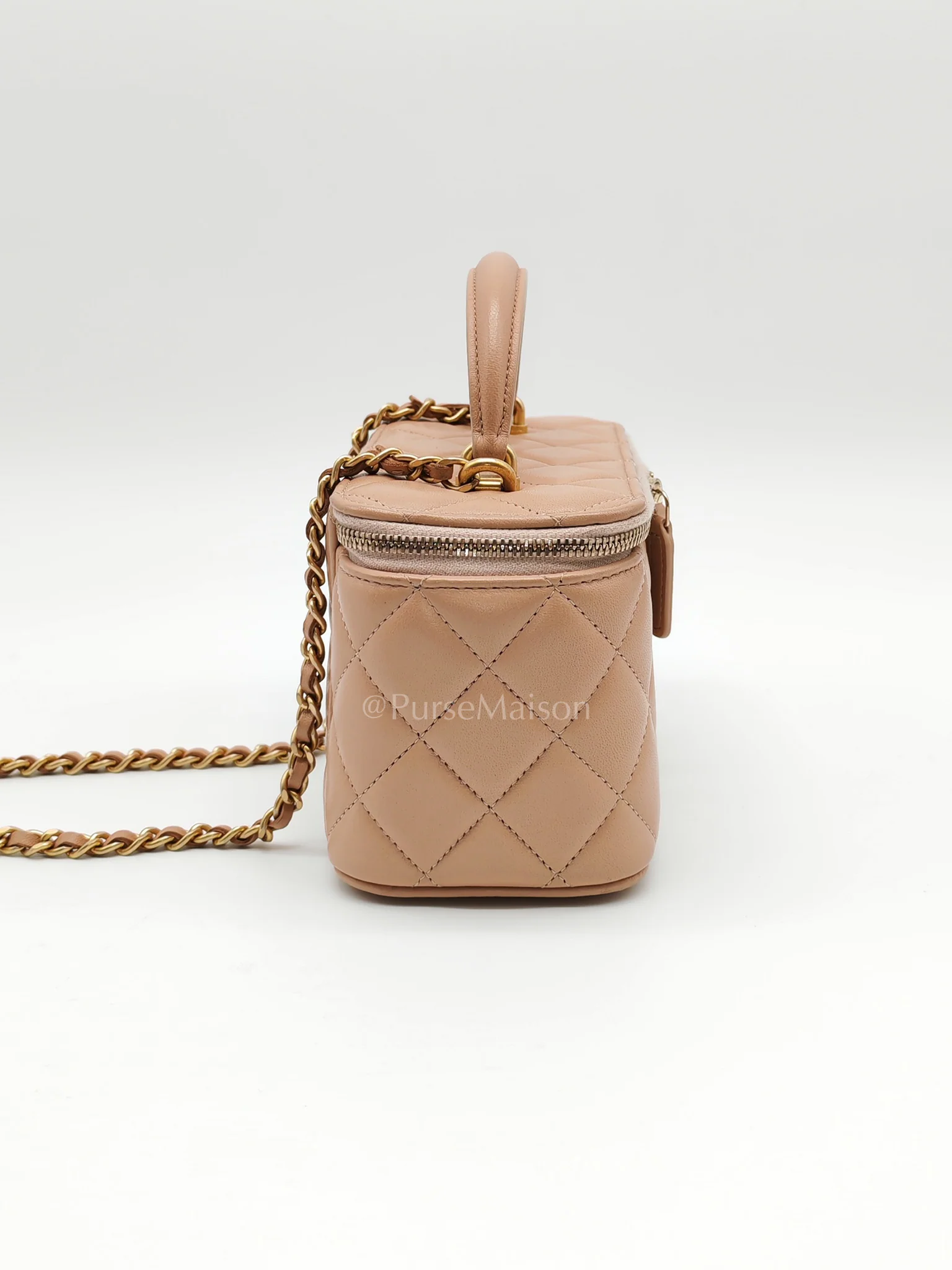 Chanel Vanity Case Top Handle Beige in Quilted Lambskin Leather and Aged Gold Hardware Series 31 - Image 5