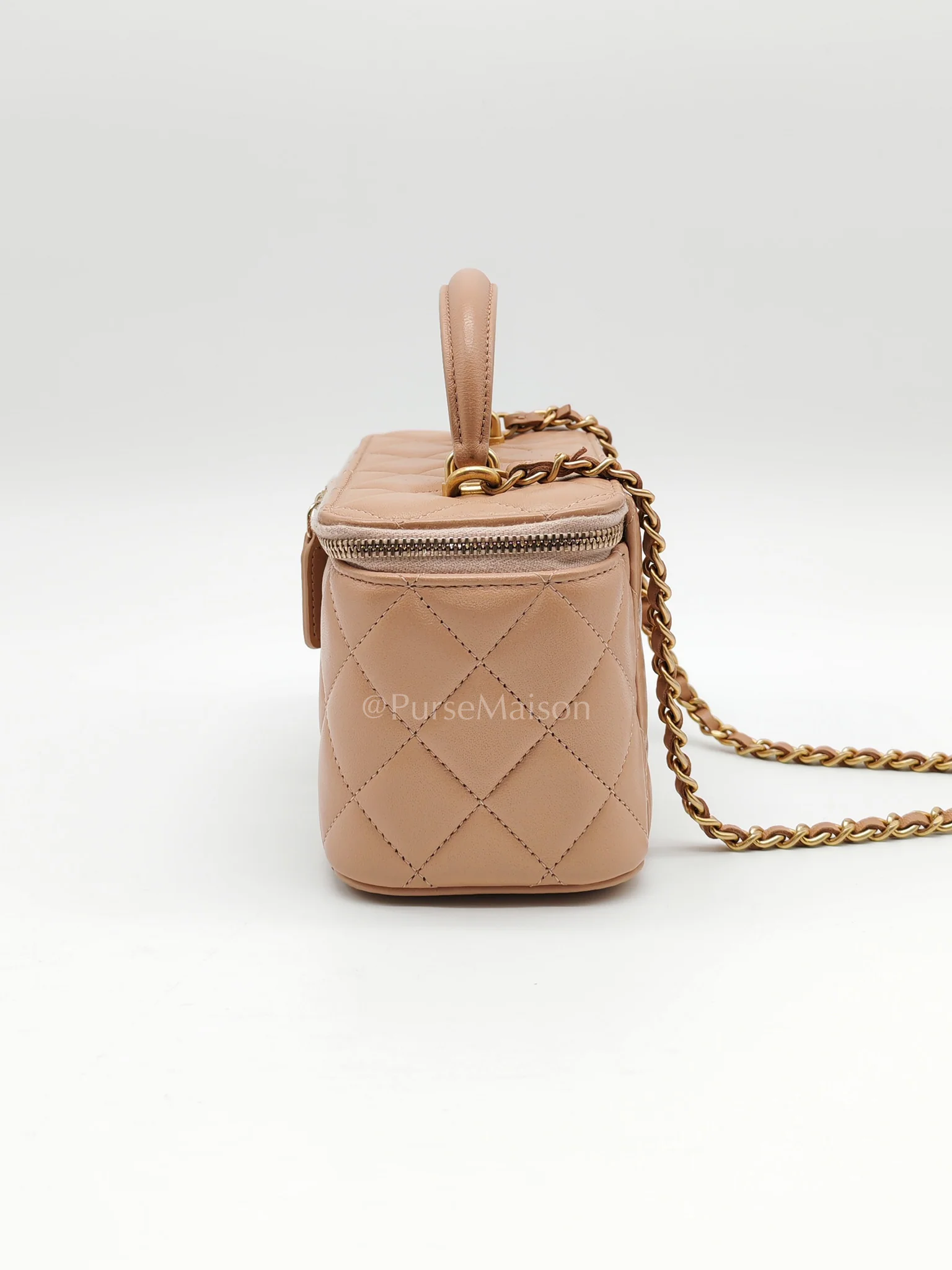 Chanel Vanity Case Top Handle Beige in Quilted Lambskin Leather and Aged Gold Hardware Series 31 - Image 6