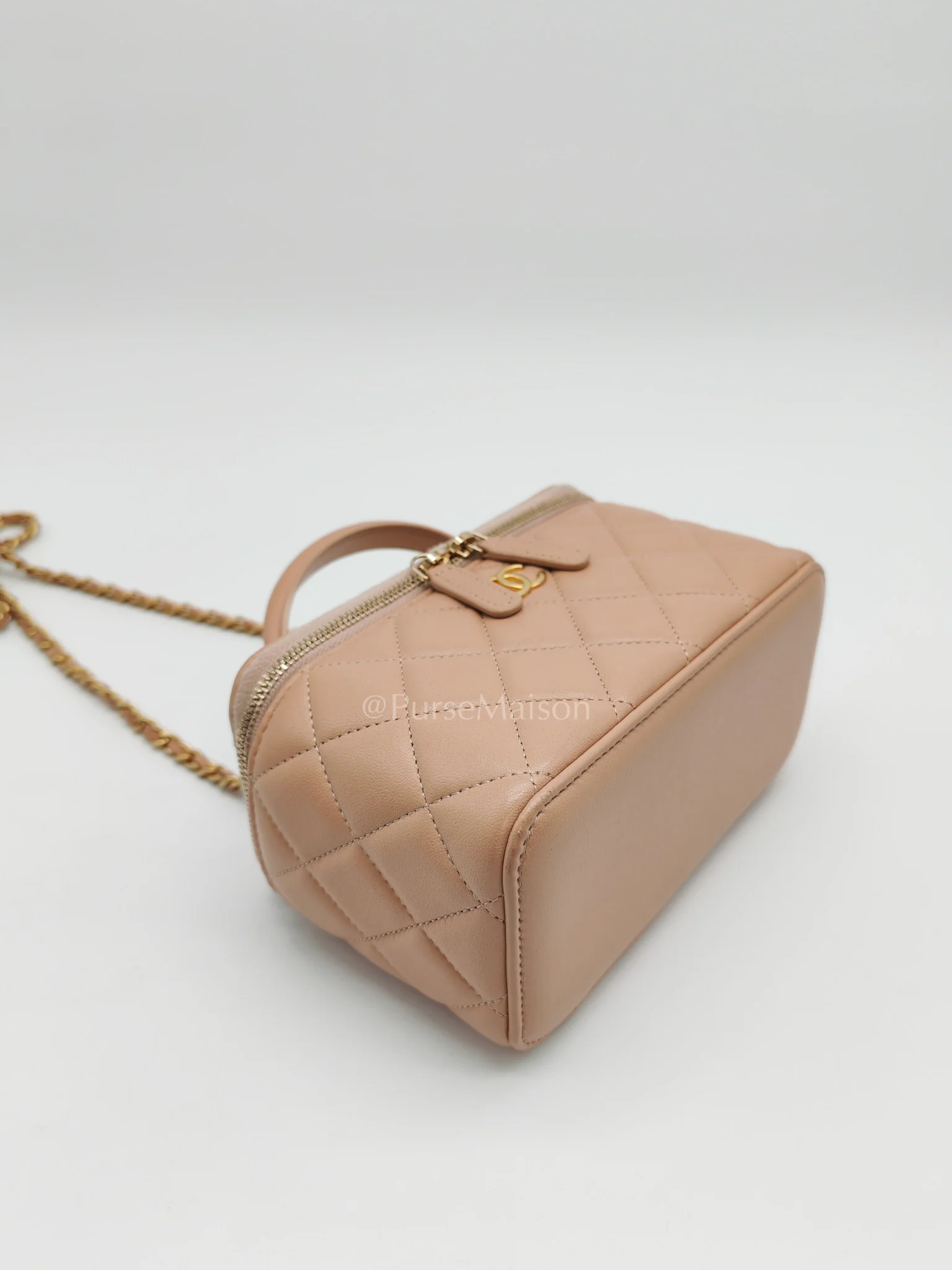 Chanel Vanity Case Top Handle Beige in Quilted Lambskin Leather and Aged Gold Hardware Series 31 - Image 8