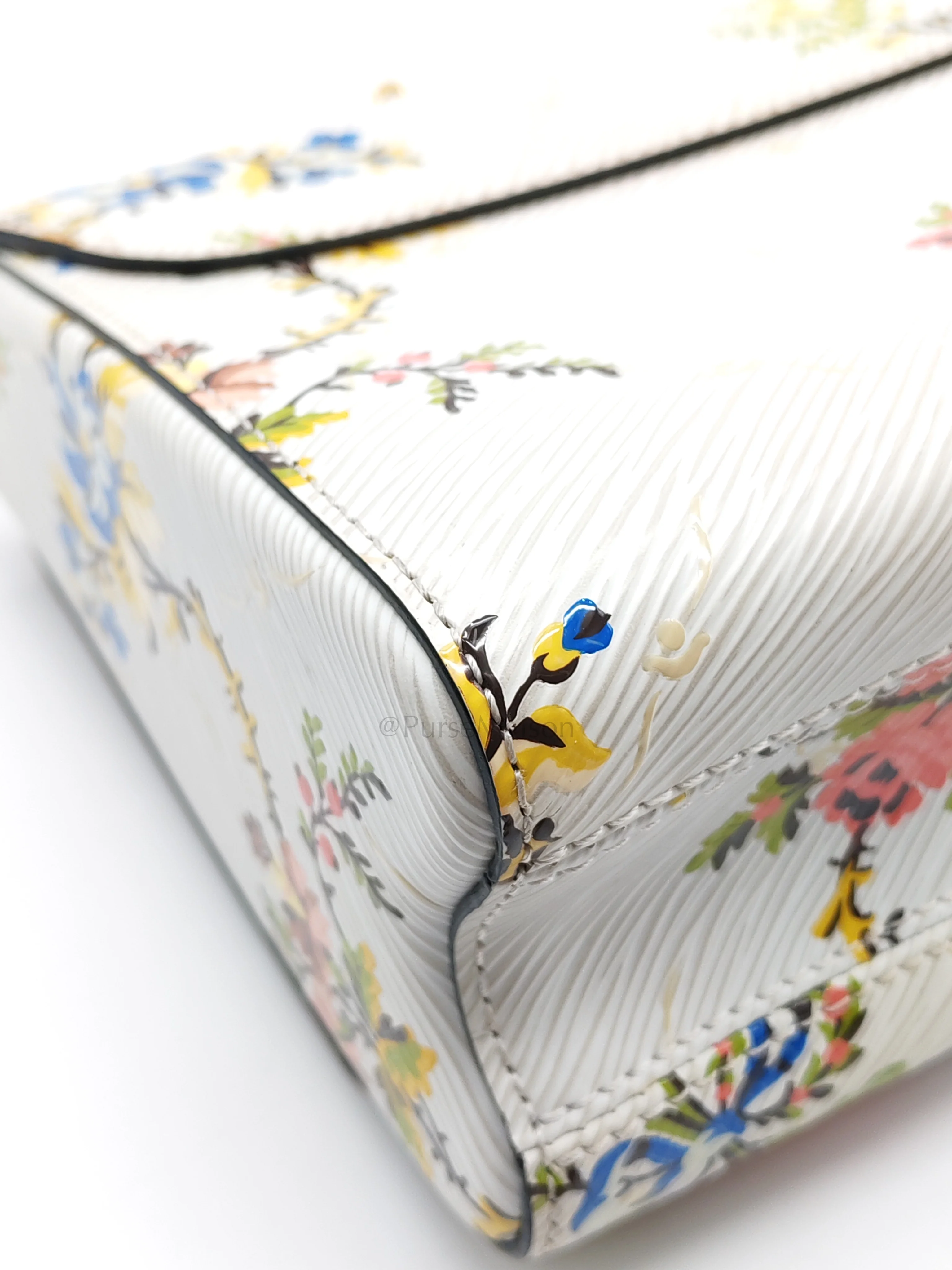 Louis Vuitton Twist Lock MM in White Romantic Blossom Epi Leather & Gold Hardware (Date Code: SR0138) - Image 12