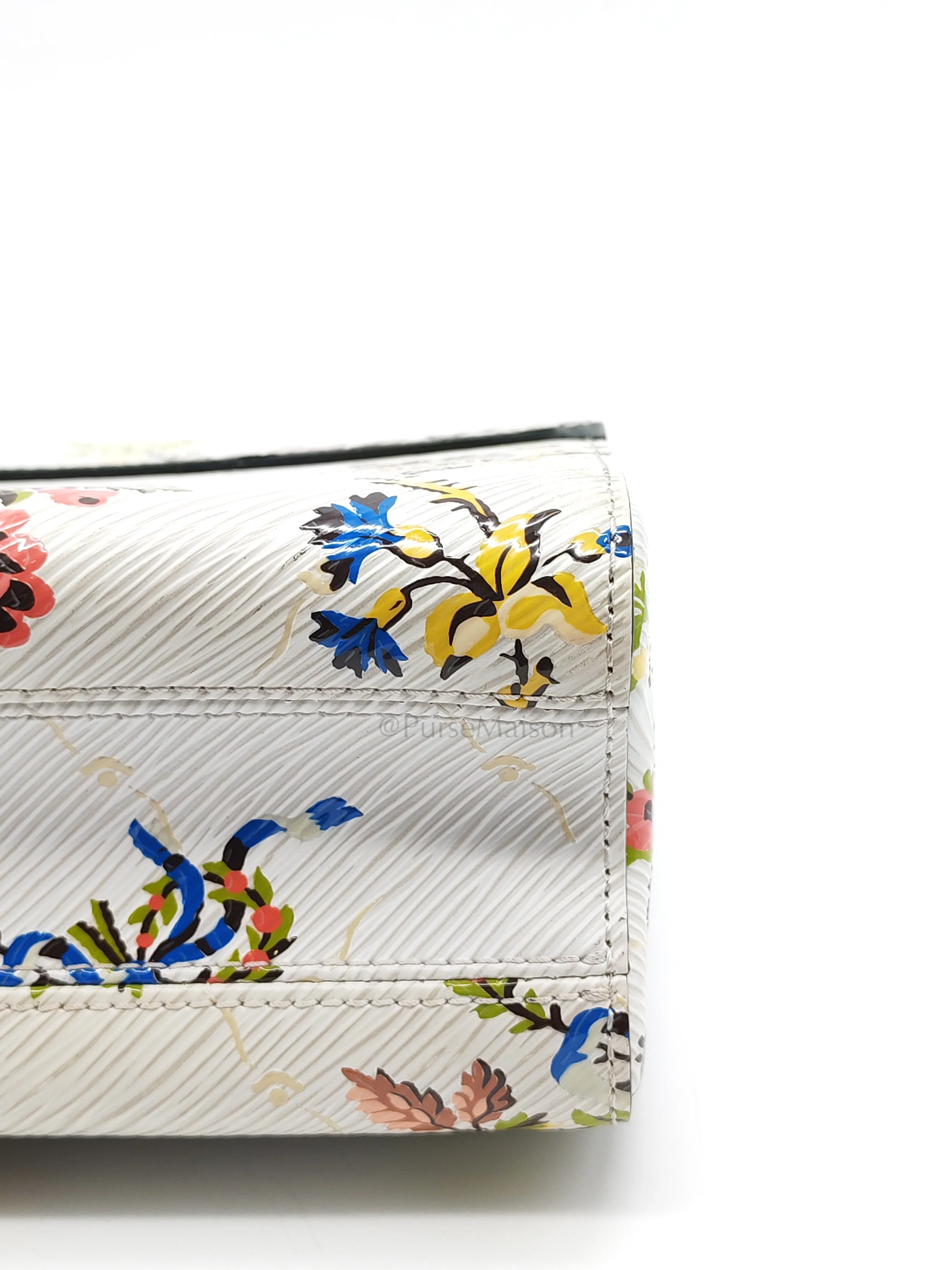 Louis Vuitton Twist Lock MM in White Romantic Blossom Epi Leather & Gold Hardware (Date Code: SR0138) - Image 15