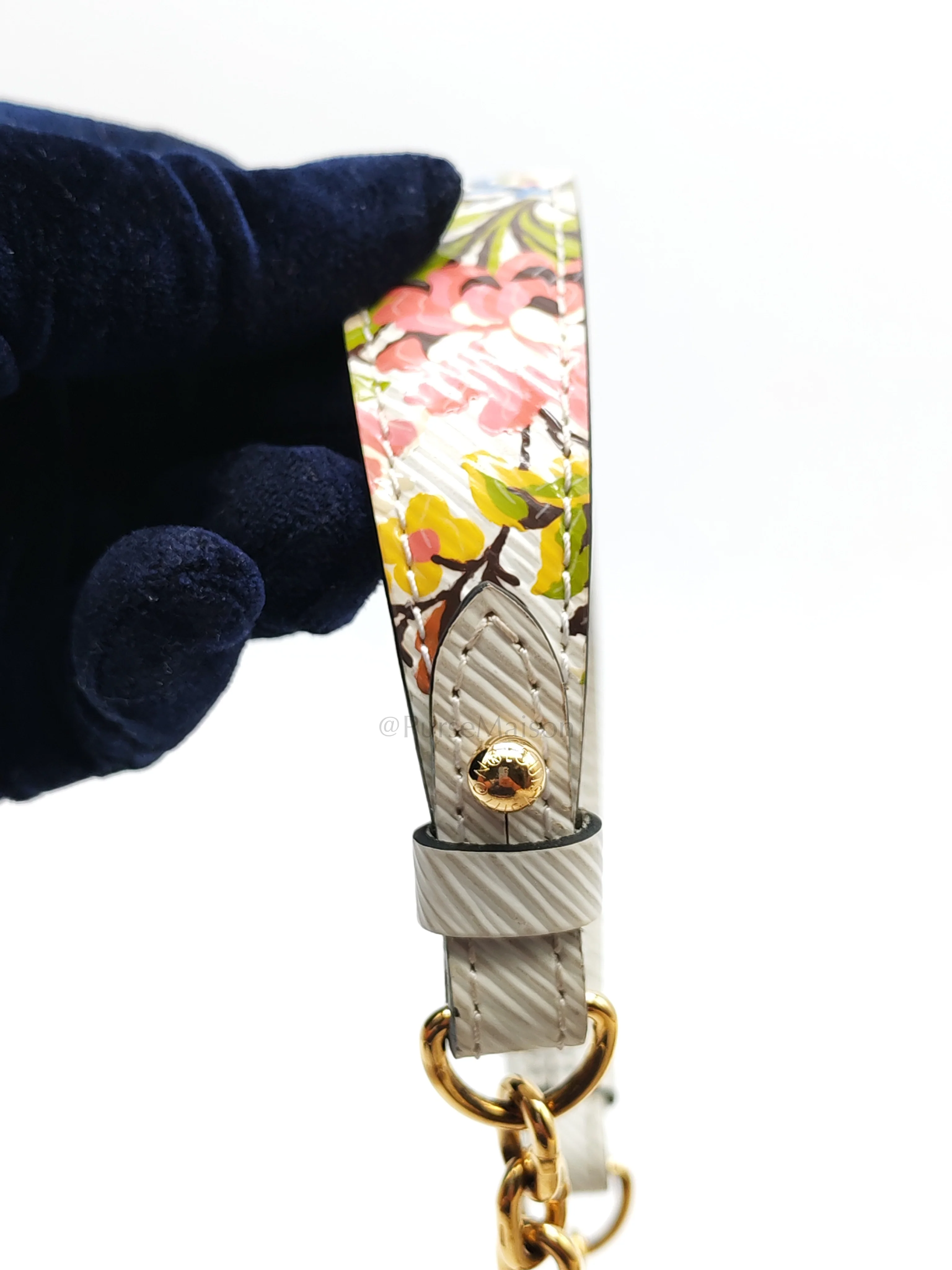Louis Vuitton Twist Lock MM in White Romantic Blossom Epi Leather & Gold Hardware (Date Code: SR0138) - Image 17