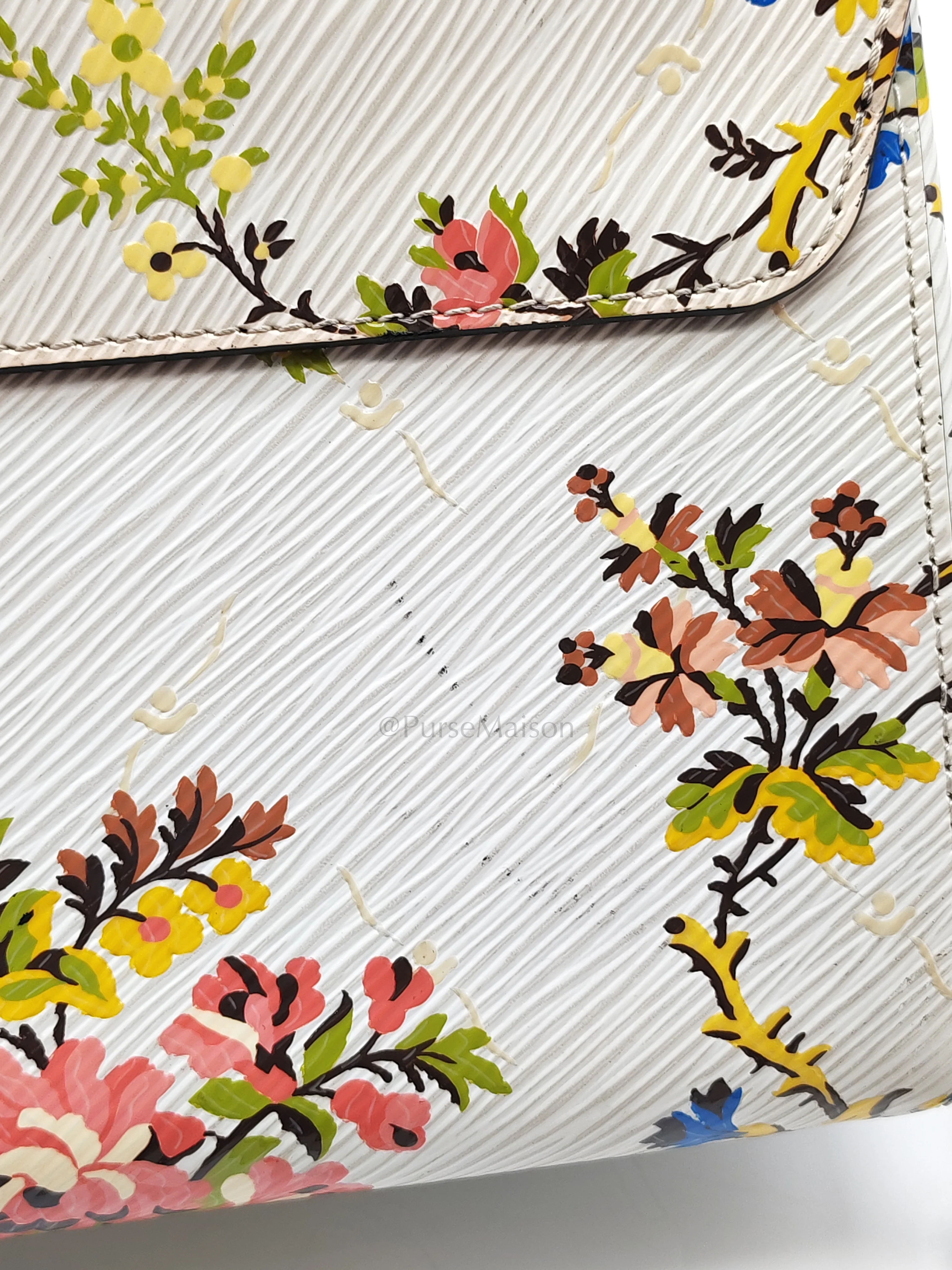 Louis Vuitton Twist Lock MM in White Romantic Blossom Epi Leather & Gold Hardware (Date Code: SR0138) - Image 27