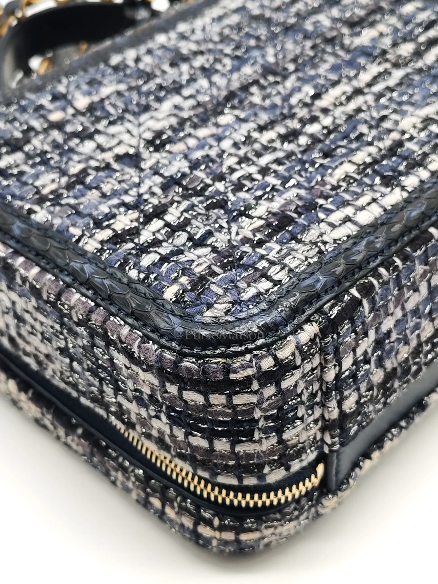 Chanel Vanity Case Filigree Medium in Navy Tweed Python Aged Gold Hardware (Series 25) - Image 12