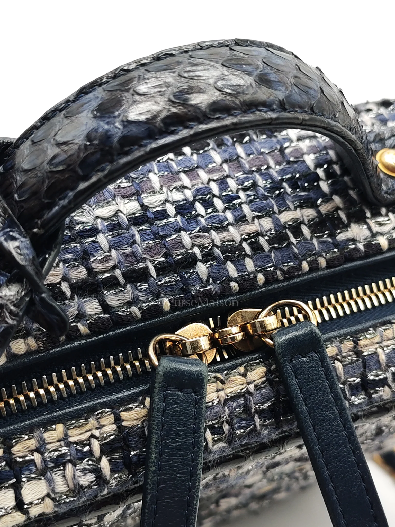 Chanel Vanity Case Filigree Medium in Navy Tweed Python Aged Gold Hardware (Series 25) - Image 14