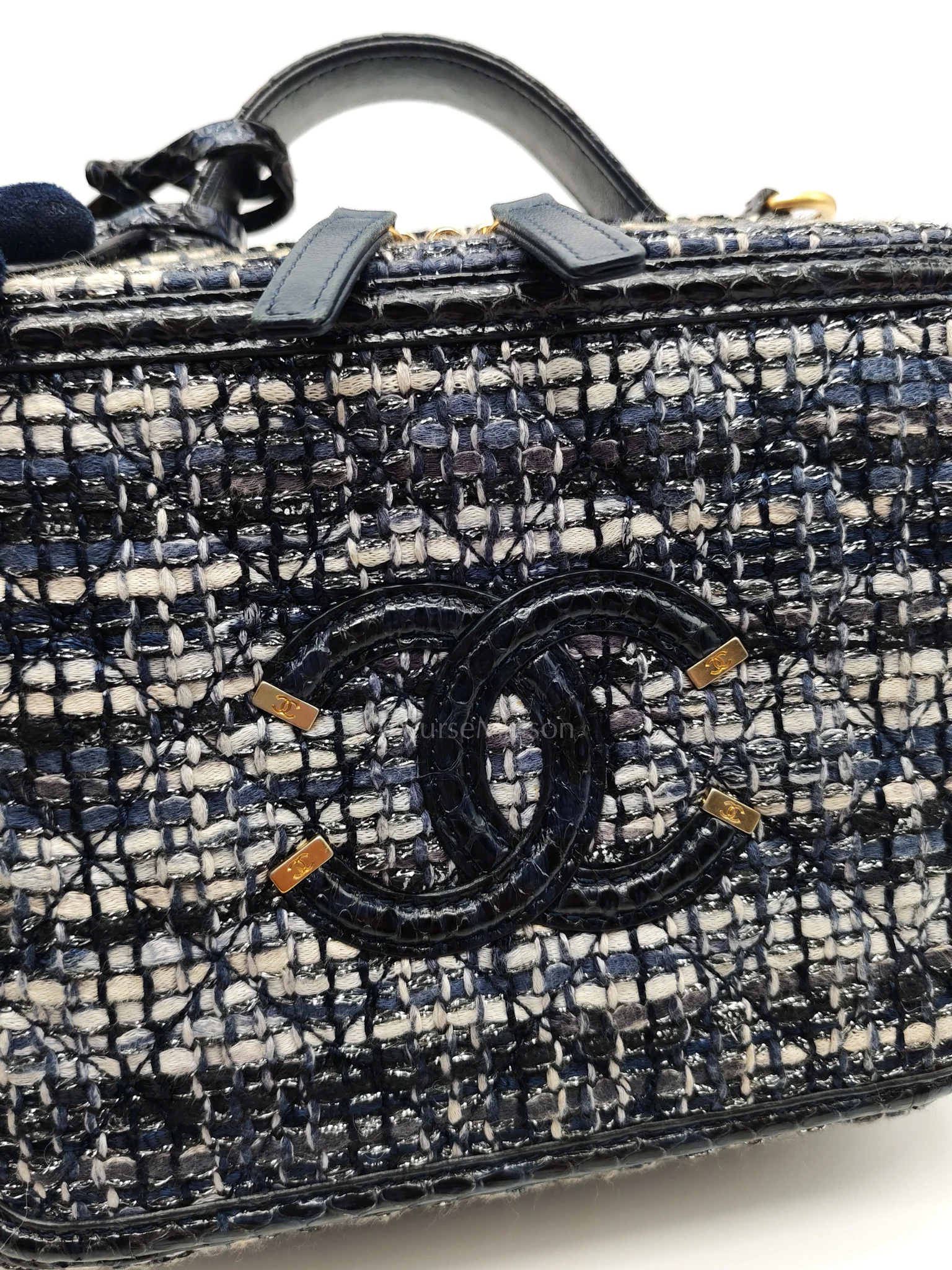 Chanel Vanity Case Filigree Medium in Navy Tweed Python Aged Gold Hardware (Series 25) - Image 17