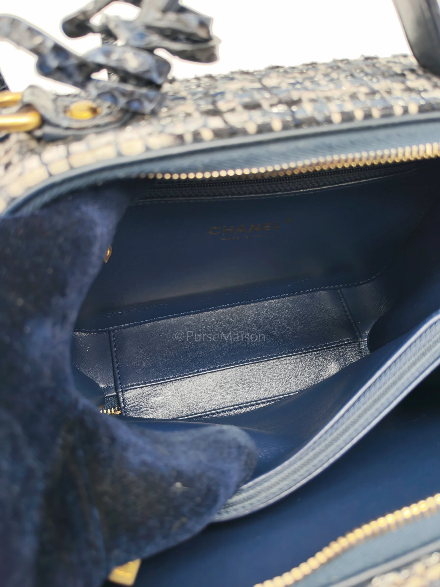 Chanel Vanity Case Filigree Medium in Navy Tweed Python Aged Gold Hardware (Series 25) - Image 26