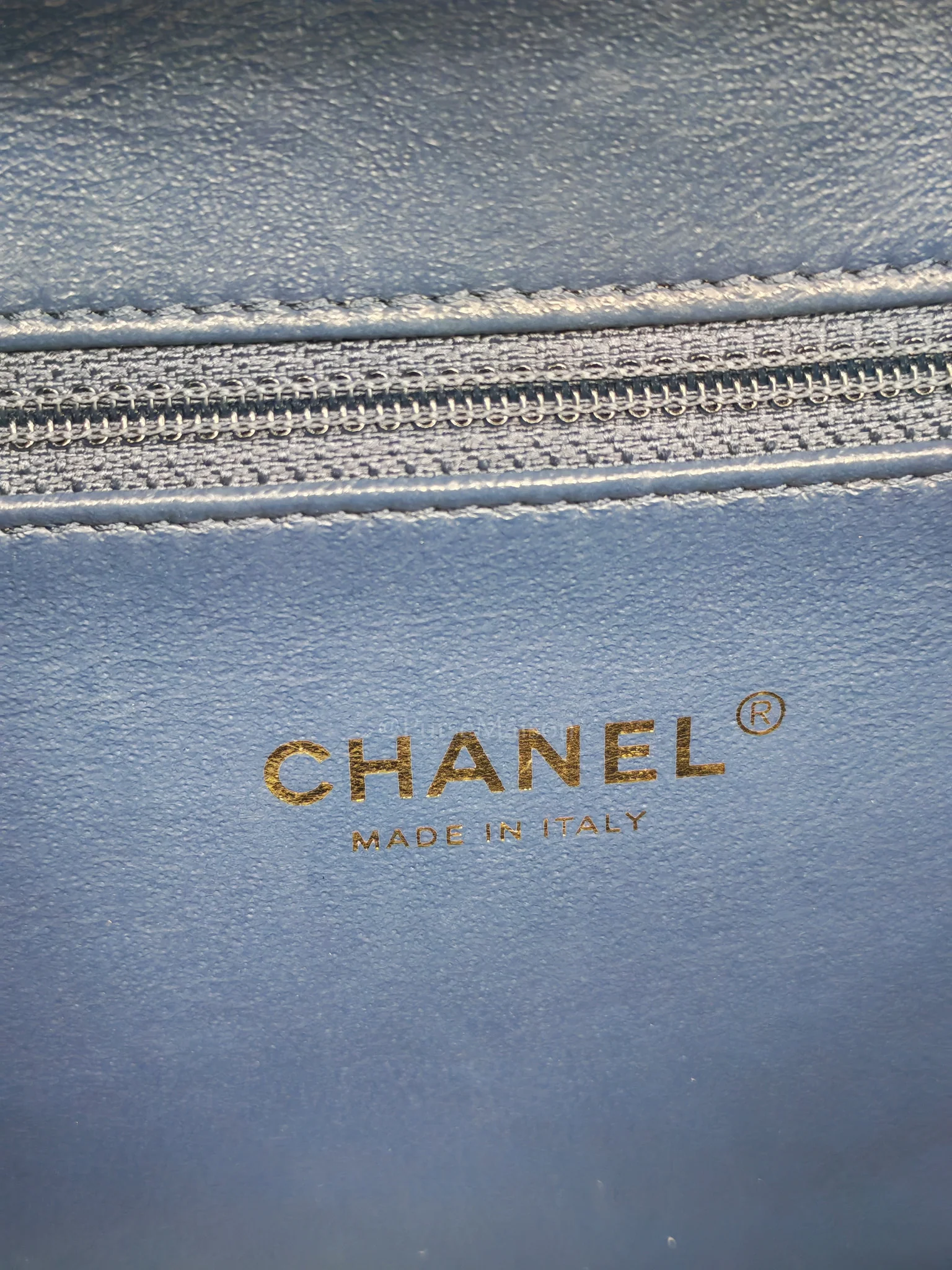 Chanel Vanity Case Filigree Medium in Navy Tweed Python Aged Gold Hardware (Series 25) - Image 27
