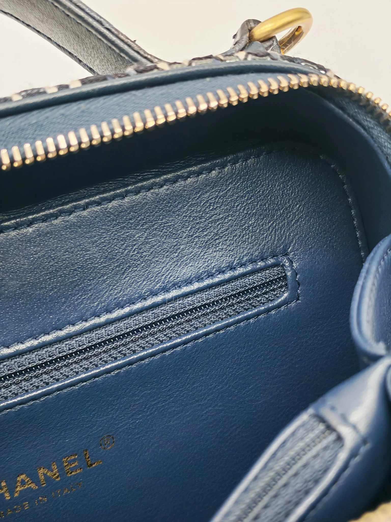 Chanel Vanity Case Filigree Medium in Navy Tweed Python Aged Gold Hardware (Series 25) - Image 29