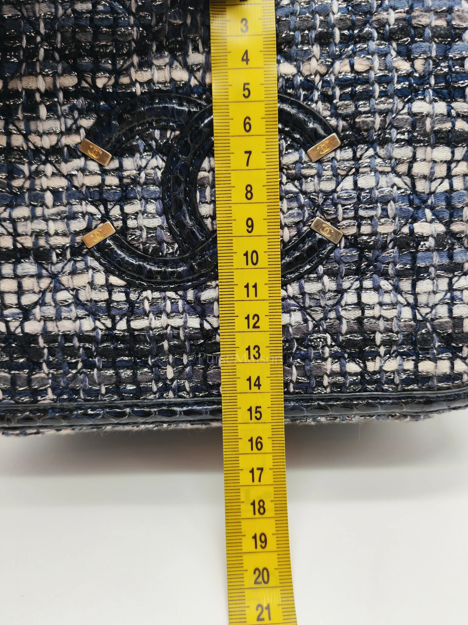 Chanel Vanity Case Filigree Medium in Navy Tweed Python Aged Gold Hardware (Series 25) - Image 33