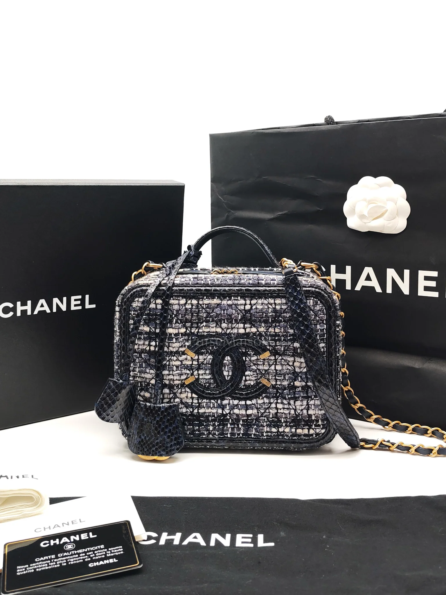 Chanel Vanity Case Filigree Medium in Navy Tweed Python Aged Gold Hardware (Series 25) - Image 36