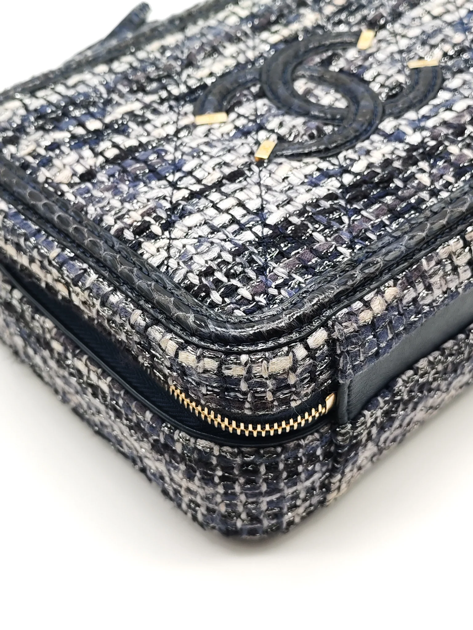 Chanel Vanity Case Filigree Medium in Navy Tweed Python Aged Gold Hardware (Series 25) - Image 8