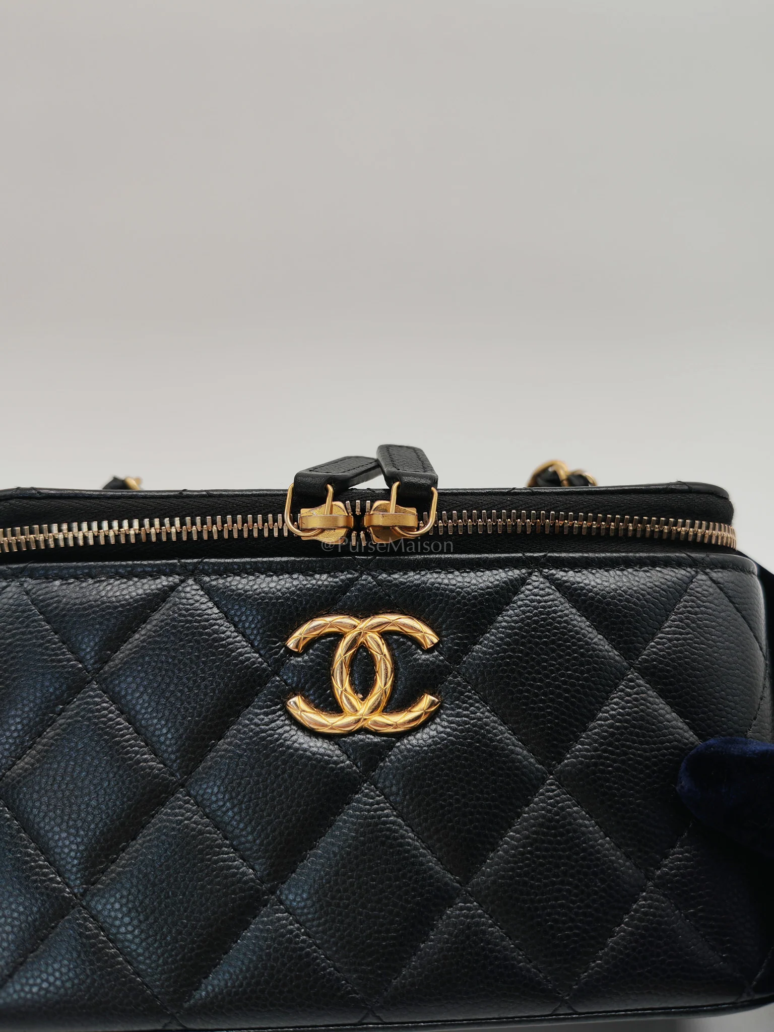 Chanel Vanity in Black Iridescent Caviar Leather and Aged Gold Hardware with Adjustable Chain Strap (Microchip) - Image 18