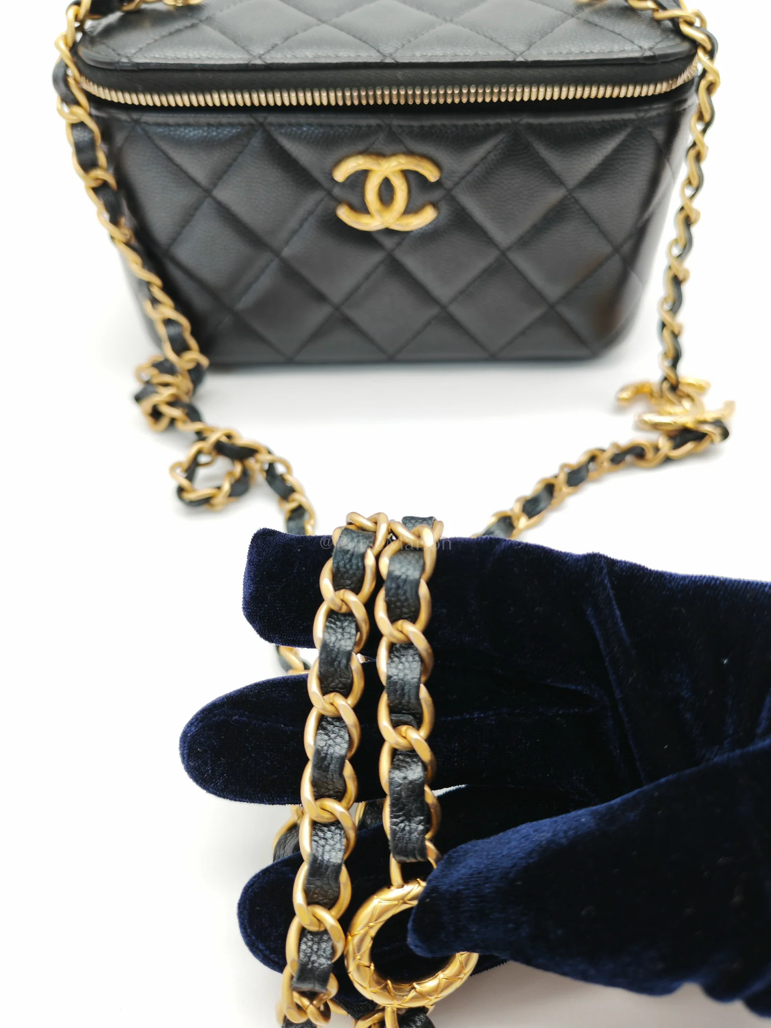 Chanel Vanity in Black Iridescent Caviar Leather and Aged Gold Hardware with Adjustable Chain Strap (Microchip) - Image 19