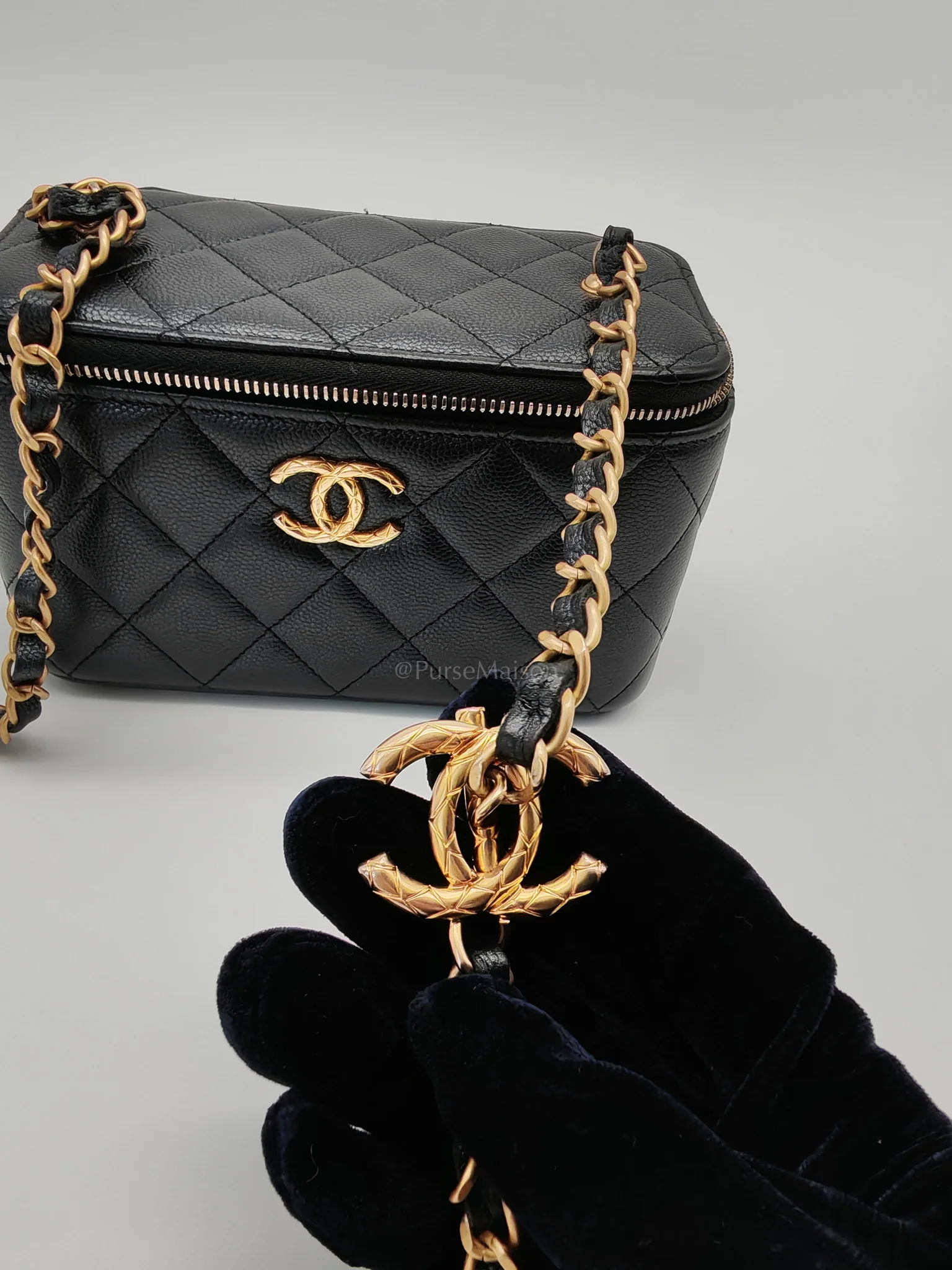 Chanel Vanity in Black Iridescent Caviar Leather and Aged Gold Hardware with Adjustable Chain Strap (Microchip) - Image 20