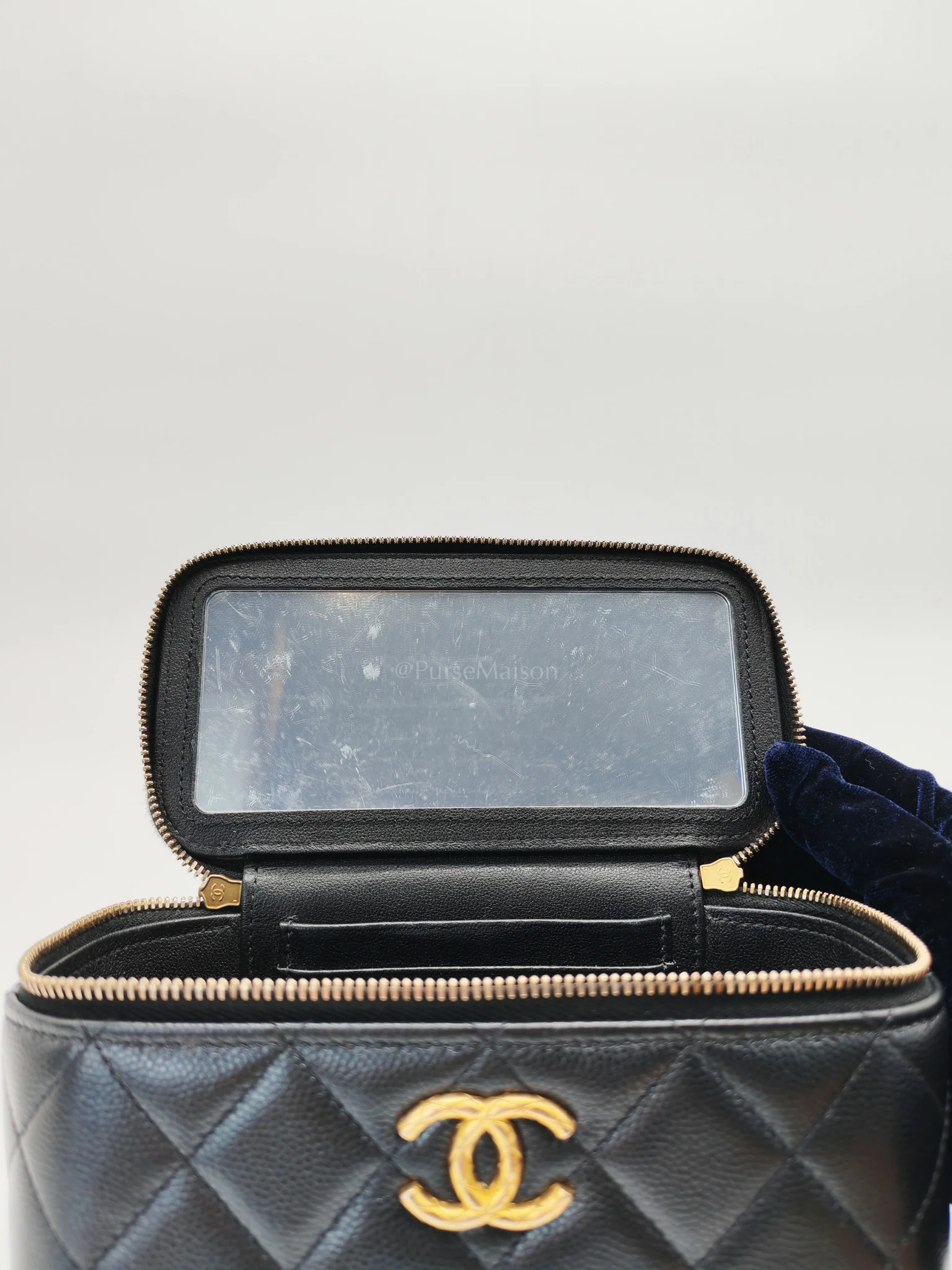 Chanel Vanity in Black Iridescent Caviar Leather and Aged Gold Hardware with Adjustable Chain Strap (Microchip) - Image 21