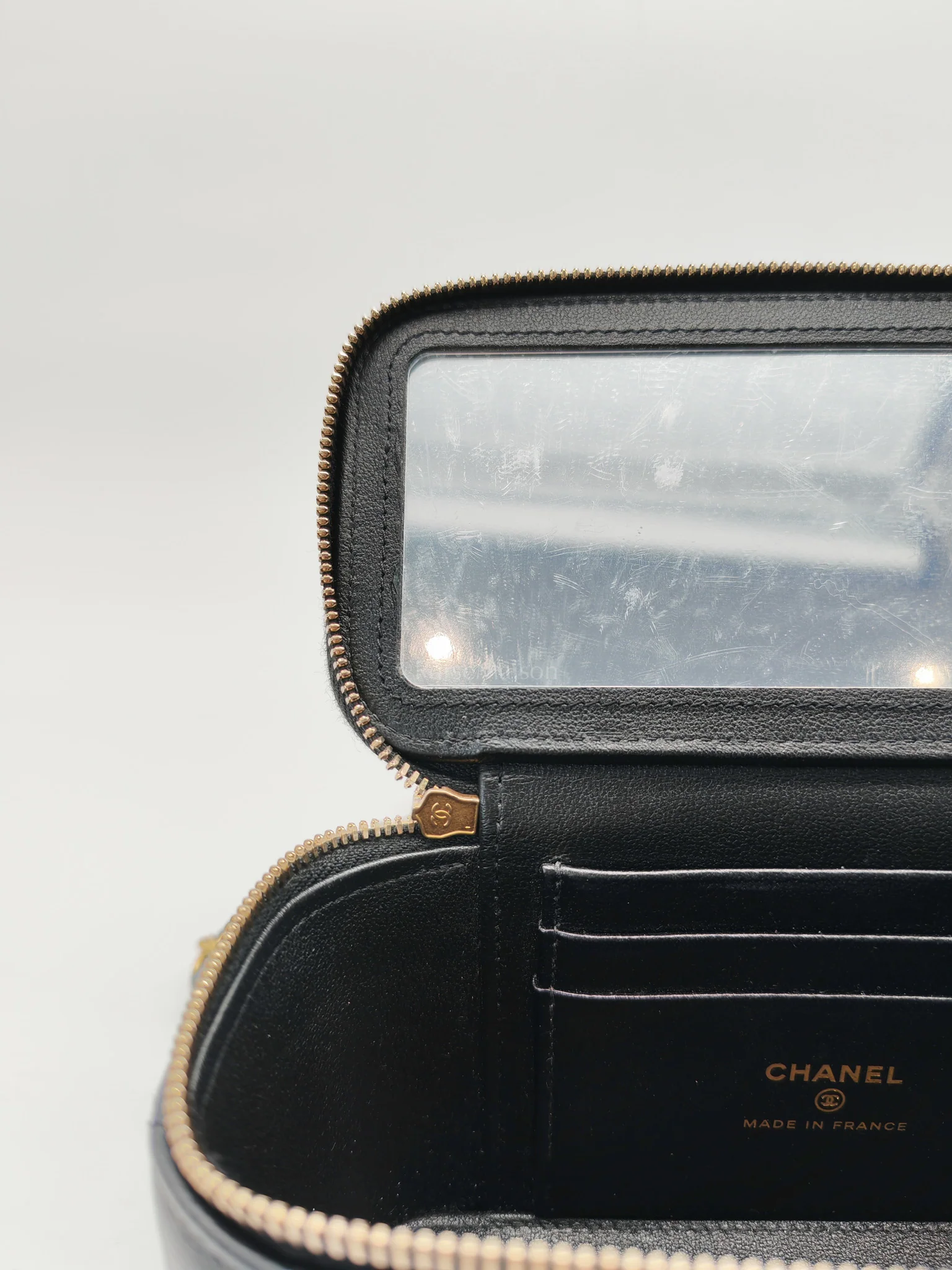 Chanel Vanity in Black Iridescent Caviar Leather and Aged Gold Hardware with Adjustable Chain Strap (Microchip) - Image 23
