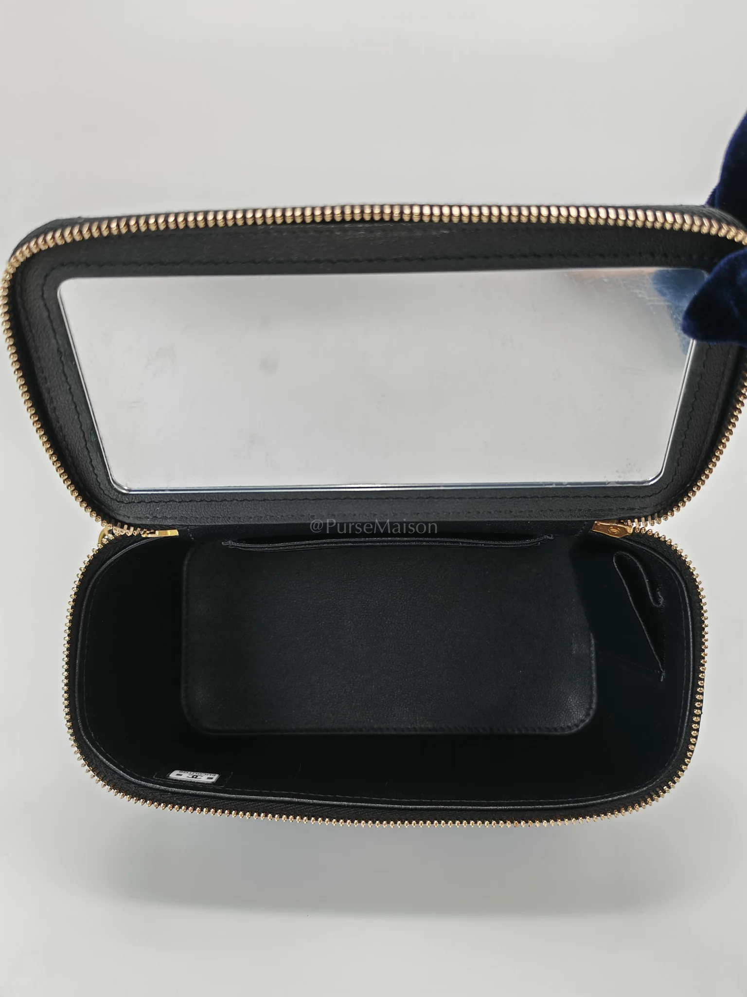 Chanel Vanity in Black Iridescent Caviar Leather and Aged Gold Hardware with Adjustable Chain Strap (Microchip) - Image 24