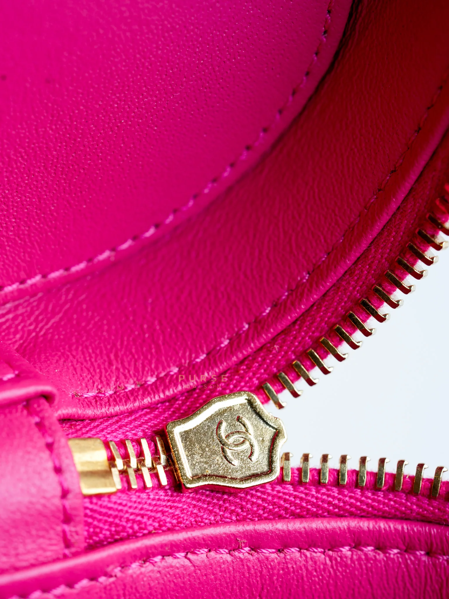 Chanel Vanity Bag Small in Pink Lambskin Leather and Light Gold Hardware Series 30 - Image 34
