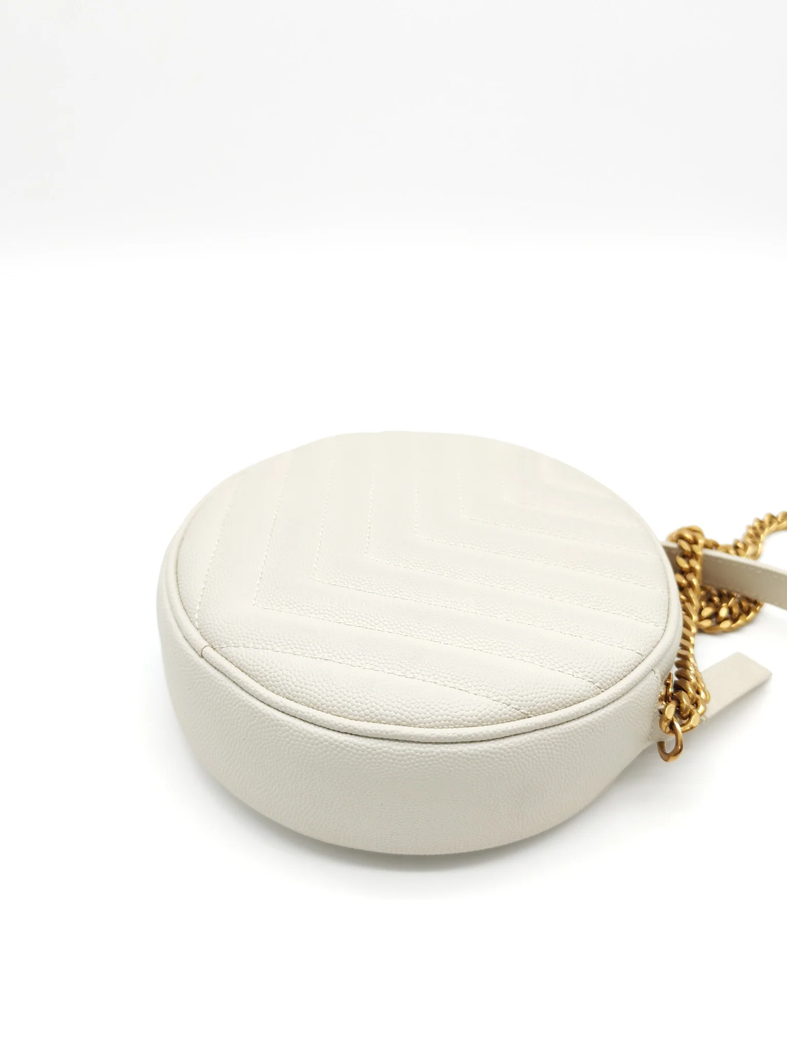 Yves Saint Laurent Matelasse Ivory in Chevron Quilted Grain de Poudre Round Camera Bag - Image 9